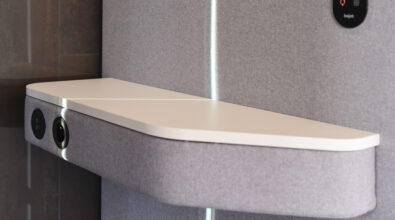 Zdjęcie boksu oraz belka z logotypami