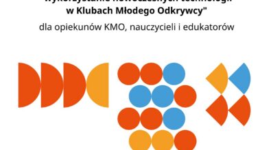 Na grafice znajduje się plakat informujący o warsztatach organizowanych przez Miejską Bibliotekę Publiczną im. Adama Próchnika w Piotrkowie Trybunalskim w ramach Klubu Młodego Odkrywcy. W centralnej części plakatu widnieje tytuł wydarzenia „Inspirujący druk w trójwymiarze – wykorzystanie nowoczesnych technologii w Klubach Młodego Odkrywcy”, skierowanego do opiekunów KMO, nauczycieli i edukatorów. W dolnej części podano miejsce i termin wydarzenia: Mediateka 800-lecia przy ul. M. Curie-Skłodowskiej 3, 7 marca 2026 roku w godzinach 9:00–14:00, wraz z numerem telefonu do zapisów. Na plakacie widoczne są także logotypy organizatorów i partnerów programu, w tym Klubu Młodego Odkrywcy, Centrum Nauki Kopernik oraz instytucji współpracujących.