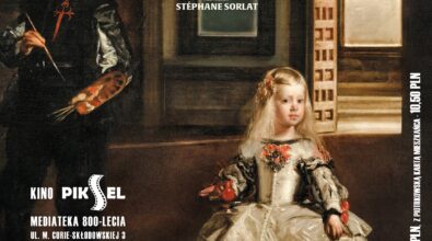 Plakat filmu „Velázquez i jego tajemnica”. W centralnej części widoczna jest stylizowana scena inspirowana obrazem „Las Meninas” Diego Velázqueza – po lewej stronie stoi malarz z paletą i pędzlami, a obok siedzi dziewczynka w jasnej, bogato zdobionej sukni. Na górze znajduje się tytuł filmu „Velázquez i jego tajemnica” oraz informacja o reżyserii Stéphane’a Sorlata. Po lewej stronie umieszczono oznaczenie wiekowe 15+. W dolnej części plakatu znajdują się informacje o projekcji w Kinie Piksel w Mediatece 800-lecia przy ul. M. Curie-Skłodowskiej 3 – 21 marca 2026 roku o godzinie 17:00. Na dole widoczne są również logotypy partnerów i organizatorów wydarzenia.