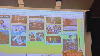 Zbliżenie na slajd na ekranie projekcyjnym.