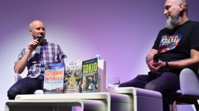 Na zdjęciu rozmowa Piotra Milewskiego z prowadzącym spotkanie.