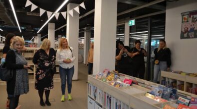 Bibliotekarki zwiedzają Mediatekę.