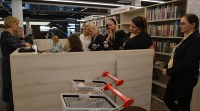 Bibliotekarki zwiedzają Mediatekę.