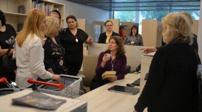 Bibliotekarki zwiedzają Mediatekę.