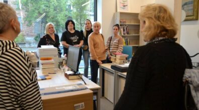 Bibliotekarki zwiedzają Mediatekę.