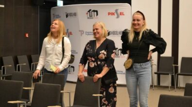 Bibliotekarki zwiedzają Mediatekę.