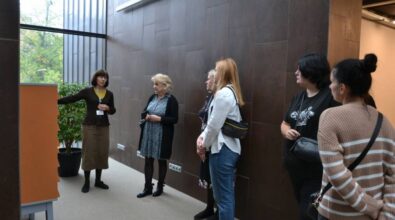 Bibliotekarki zwiedzają Mediatekę.