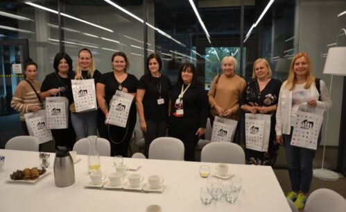 Bibliotekarki zwiedzają Mediatekę.