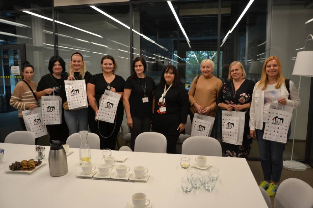 Bibliotekarki zwiedzają Mediatekę.