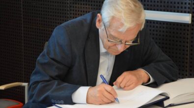 Autor książki wpisuje się do kroniki Miejskiej Biblioteki Publicznej.